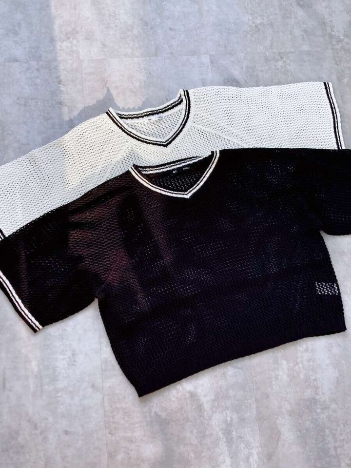 GU GIRLSメッシュセーター ブラックとオフホワイトの2色並べた商品写真