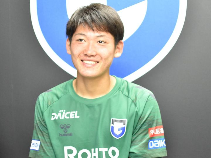 画像: 昨年5月にU-16日本代表に初選出された岡元侑大選手は、全試合に出場。同世代のストライカーと対峙し、実力を磨いた。