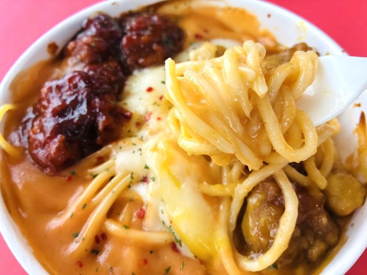 「飛ぶウマさ！」「リピしたい！」【セブン】「ロゼクリーム焼きパスタ＆２種の韓国チキン」