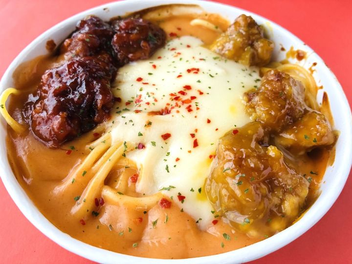 「飛ぶウマさ！」「リピしたい！」【セブン】「ロゼクリーム焼きパスタ＆２種の韓国チキン」