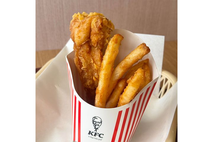 （写真・左から）辛旨ジンガー、カーネルクランチポテトＳ／各￥290（税込み）