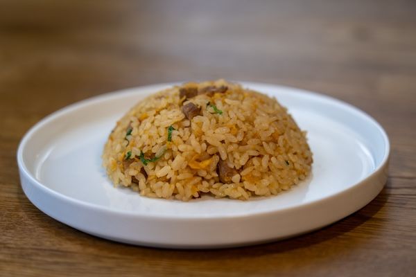 【東京都千代田区】中華そばと焼飯を一緒に食べる満足感を届ける「焼飯と麺」が東京・神田へ進出