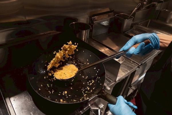 【東京都千代田区】中華そばと焼飯を一緒に食べる満足感を届ける「焼飯と麺」が東京・神田へ進出