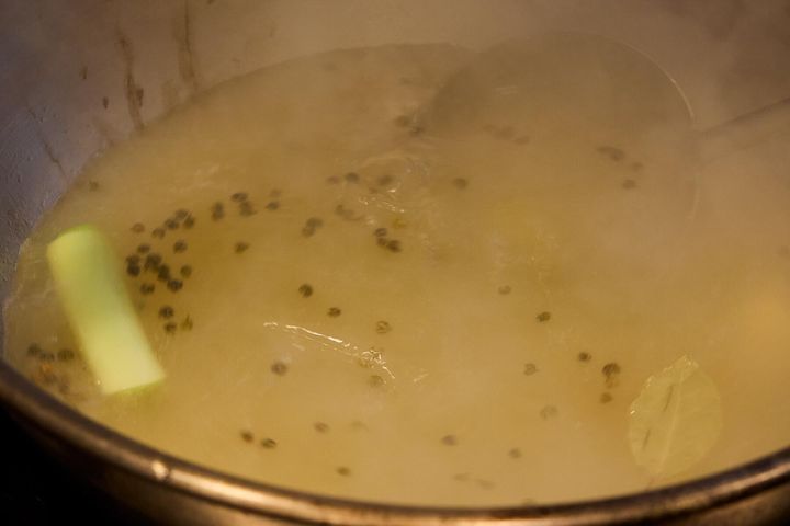 鶏肉の漬け地をつくる