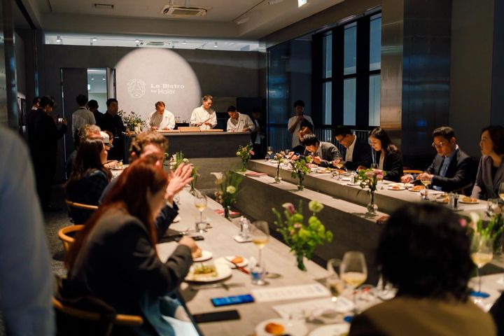 画像: 写真：PSG提供 スペシャルディナーを楽しむ食通の皆さん。