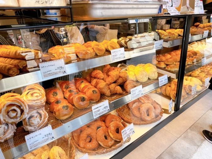 ペンギンベーカリーCoco西中洲店 ショーケース