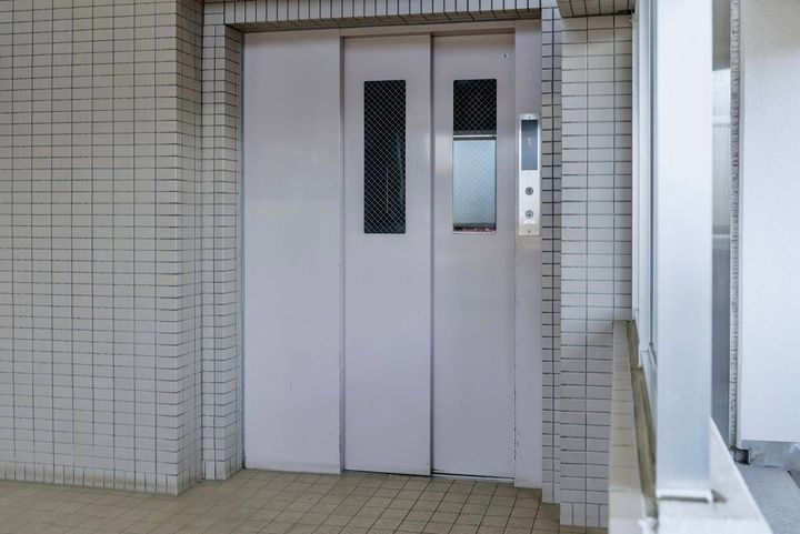 マンションのエレベーター