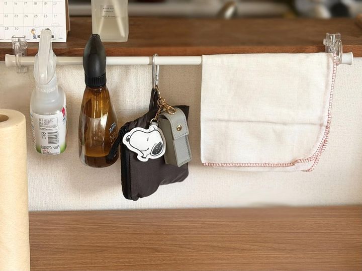 画像: スプレーボトルや小物の定位置に