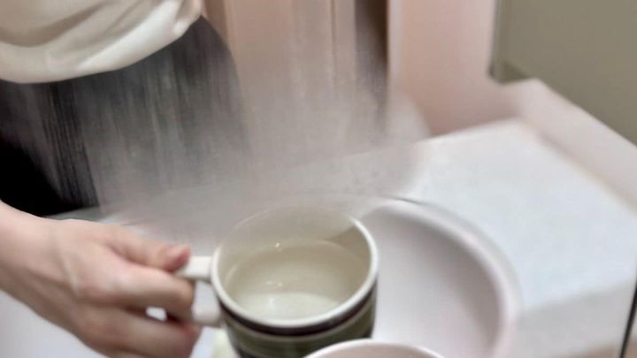 【100均】セリアで売ってる「鏡の曇り止め」、実際どう？ お風呂＆洗面所で使ってみた！
