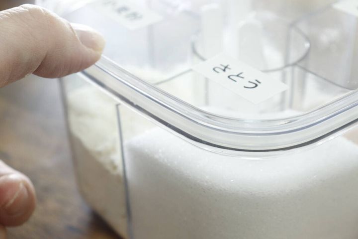4仕切り調味料ポット（スプーン4本付） 蓋が浮く