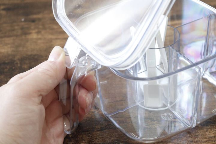 4仕切り調味料ポット（スプーン4本付） 持ち手