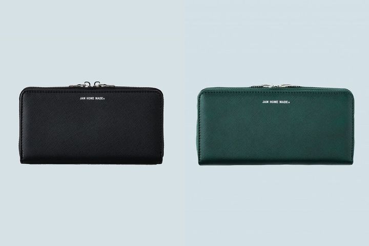 水色の背景に並んだJAM HOME MADEの長財布2点。左がブラック、右が深いグリーンで、いずれもJAM HOME MADEのロゴ入り