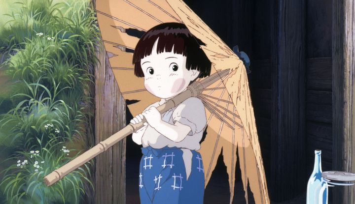 映画『火垂るの墓』 （C） 野坂昭如/新潮社, 1988 野坂昭如「火垂るの墓」（新潮文庫刊『アメリカひじき・火垂るの墓』所収） width=