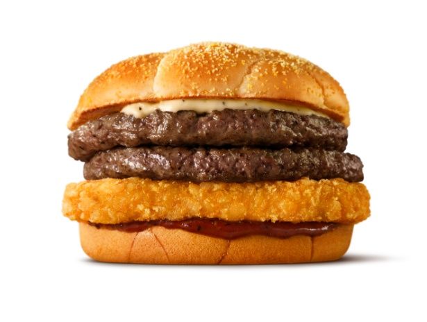 【写真】サッカーボールに見立てた特製バンズが目を引く！「ザク切りポテト&肉厚ビーフ コク旨ガーリックペッパー(単品580円～/バリューセット880円～)」
