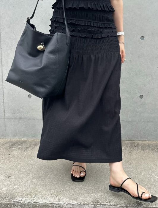 UNIQLO and Cecilie Bahnsen「シャーリングスカート」