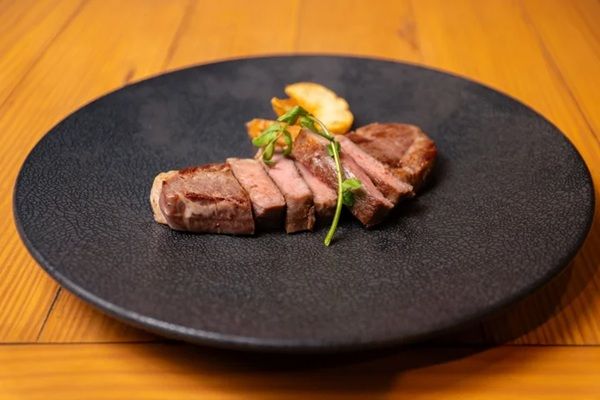 【東京都千代田区】秋葉原「Meat Winery」で食べ放題プラン提供中！サーロインやランプ、ハラミを堪能