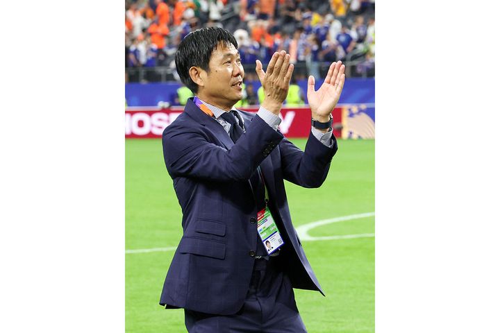 W杯サッカー／声援に応える森保監督（撮影：2026年06月14日、時事）