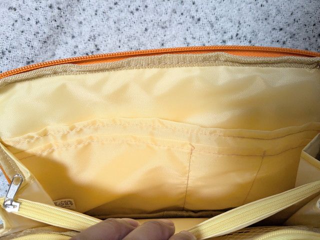 ポーチ内側のフラットポケットアップ