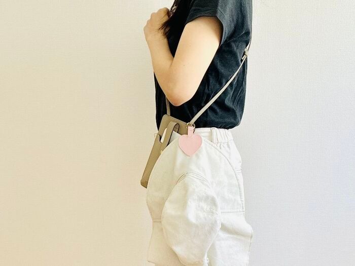 もう帽子、手で持つ必要ありません！たった110円で購入できる〈夏の超優秀アイテム〉に注目♪【セリア】