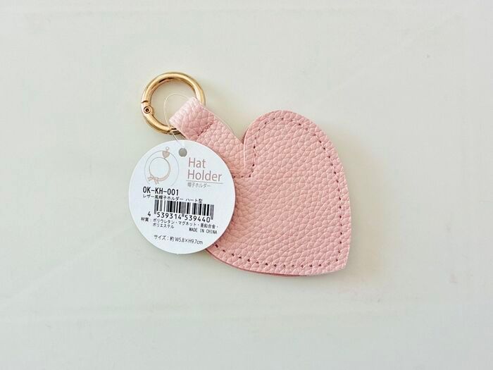 もう帽子、手で持つ必要ありません！たった110円で購入できる〈夏の超優秀アイテム〉に注目♪【セリア】