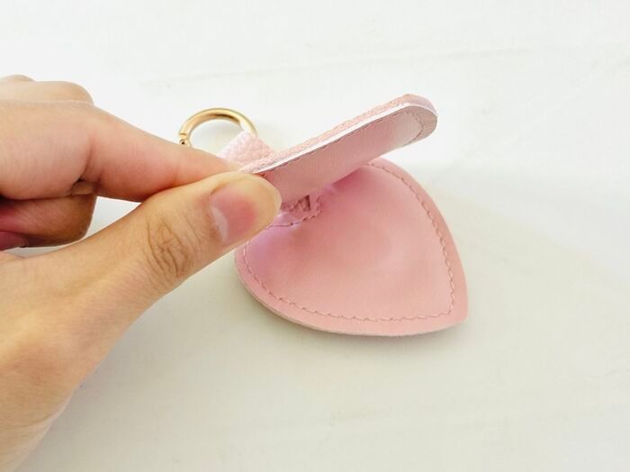 もう帽子、手で持つ必要ありません！たった110円で購入できる〈夏の超優秀アイテム〉に注目♪【セリア】