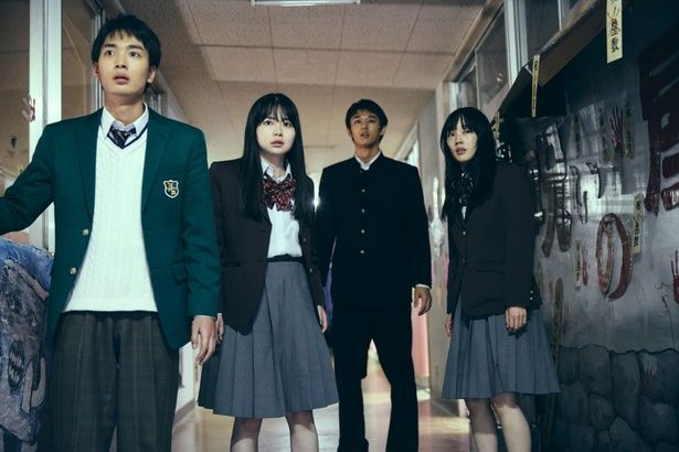 クラスメイトたちが“集団”へと導かれていくなか、愛たちはどのように立ち向かうのか [c]2026映画「NEW GROUP」製作委員会