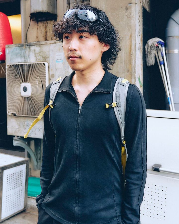 【20代スナップ＠渋谷】モードな雰囲気の中にアウトドアブランドの“野暮ったさ”をイン