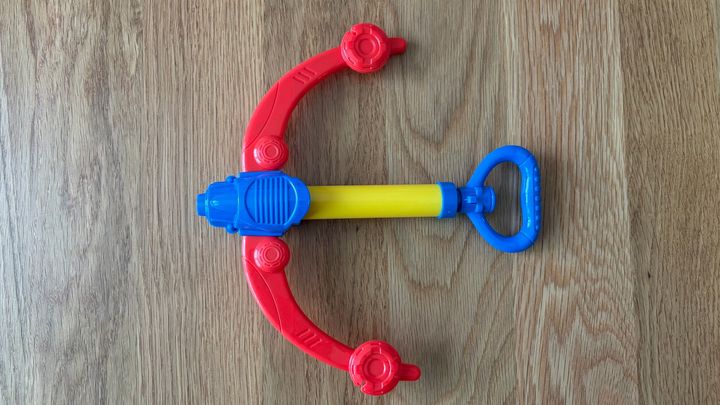 子どもが大喜び！100均の水鉄砲を8商品買って比べてみた【ダイソー・セリア・キャン★ドゥ】