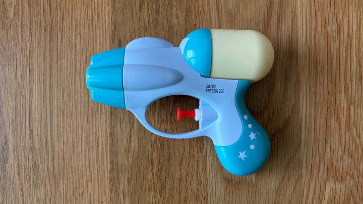 子どもが大喜び！100均の水鉄砲を8商品買って比べてみた【ダイソー・セリア・キャン★ドゥ】