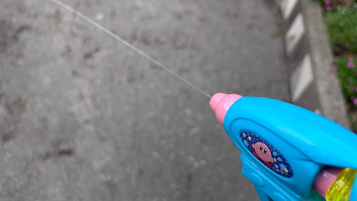 子どもが大喜び！100均の水鉄砲を8商品買って比べてみた【ダイソー・セリア・キャン★ドゥ】