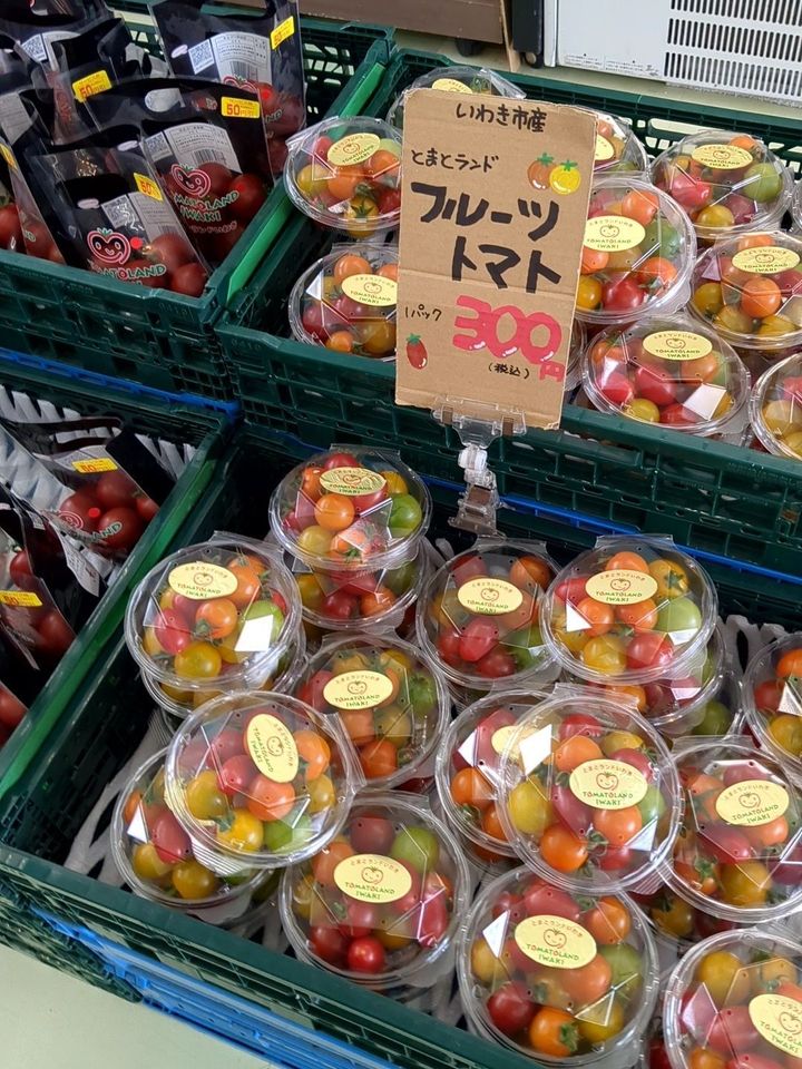 1階は地元の美味しいものを買えます！