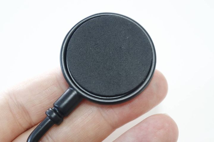 ダイソーのバッグフック アソートの裏面のスポンジ