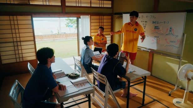 【写真を見る】ライフセーバーになるには？のハウツー動画が解禁に [c]映画「太陽の守護神」製作委員会 