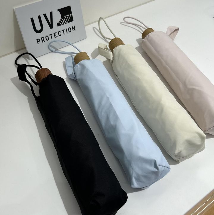 画像: 【ユニクロ】UVカットコンパクトアンブレラ/遮熱 各¥2,990 www.uniqlo.com