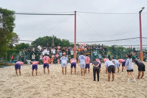 【神奈川県横浜市】「レーヴェ横浜」がホームゲームで勝利！ビーチサッカークリニックなどイベントも実施