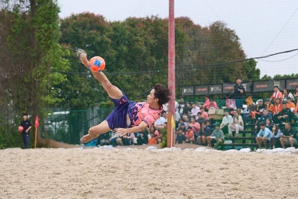 【神奈川県横浜市】「レーヴェ横浜」がホームゲームで勝利！ビーチサッカークリニックなどイベントも実施