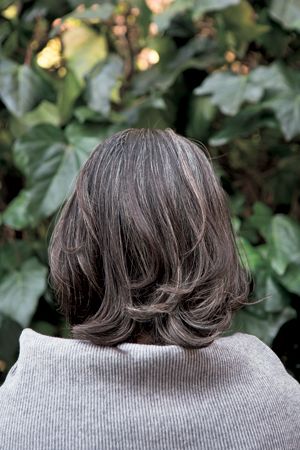 レイヘア実例①後ろから ブローの仕方に注意し毛の流れを整える