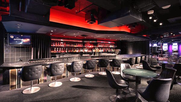 【東京都渋谷区】初心者でも楽しめる正方形ビリヤード「Maspool」が、渋谷のダーツバーBeeに登場