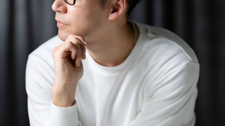 考える人