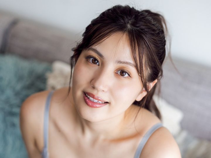 「週刊SPA！」（扶桑社） 6月23・30日合併特大号より花咲楓香 撮影／藤本和典 ヘアメイク／海瀬志津奈（JULLY） スタイリング／工藤沙恵（ミタケイショウ） width=