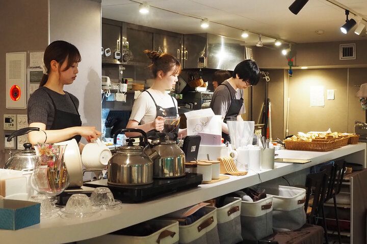 焼きたてスコーン＆紅茶が食べ飲み放題♪ 森の中にいるような紅茶専門店・自由が丘「YOTSUBA TEA」でのんびり時間