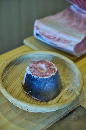 クロマグロ“尾の身”を使った「大西洋クロマグロのテール煮」発売！3人のシェフ監修
