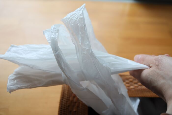 レジ袋、たまってない？ストレスなく収納できる目ウロコな方法。取り出しやすくて超便利♡