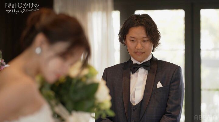 【写真・画像】27歳人気モデル、美背中＆ボディライン際立つ純白ドレス姿にため息「きれい…」 2枚目