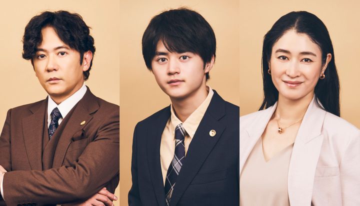 （左から）稲垣吾郎、鈴鹿央士、小雪 （C）「リーガルビート –逆転の法廷–」 width=