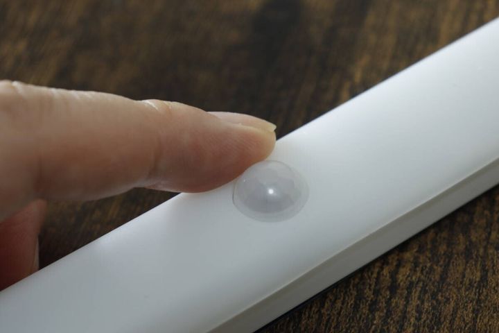 人感・明暗センサーLEDバーライト（Type-C・白色） 形状