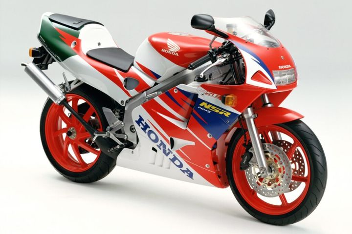 乾式クラッチを採用したホンダNSR250R SE