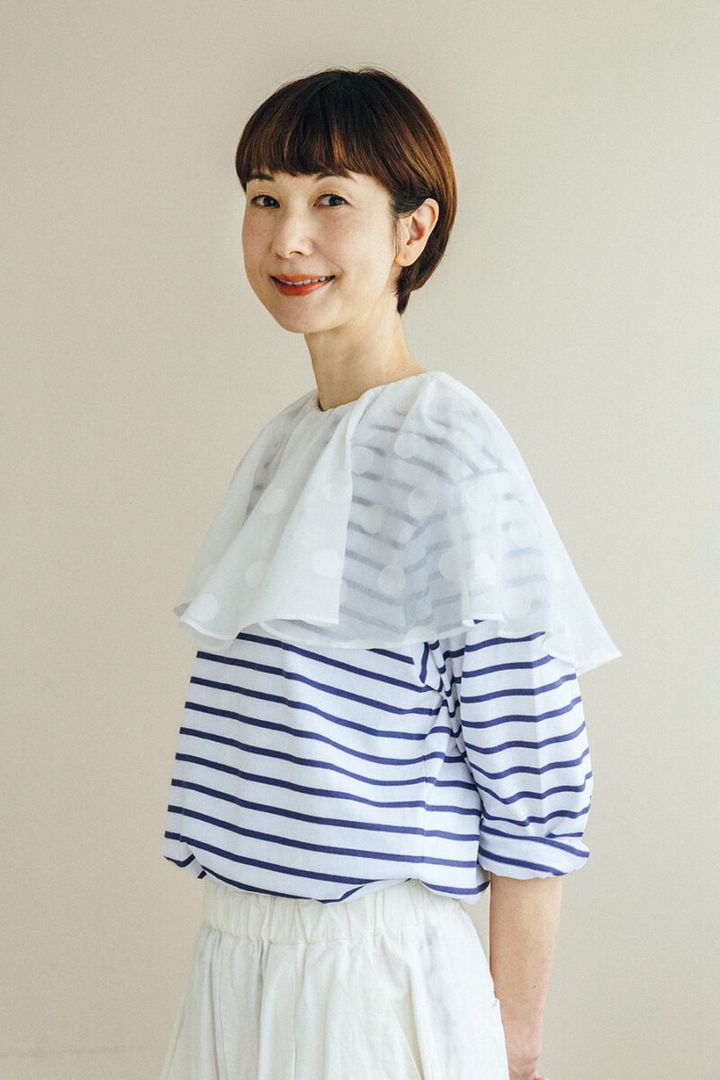 中に着たドットケープカットソー¥26,400／トゥモローランド コレクション（トゥモローランド）