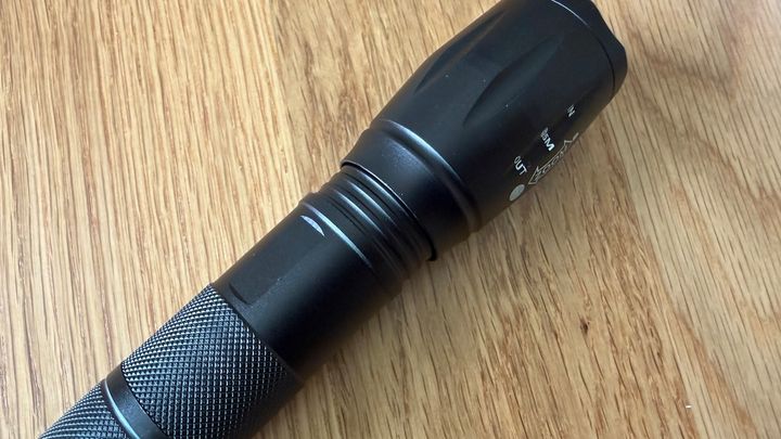 100均の懐中電灯を5商品買ってみた！【ダイソー・キャン★ドゥ・セリア】明るさや使いやすさをレビュー