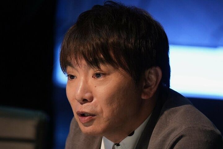 【写真・画像】「UFOの駐車場？」人気芸人、自宅で目撃した謎の物体を明かしスタジオ騒然 1枚目